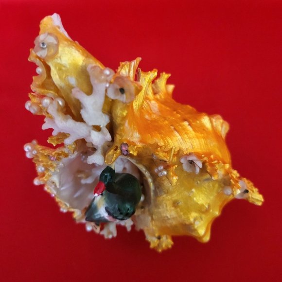 Bird Standing on Sea Shell Table Decor - Picture 6 of 12